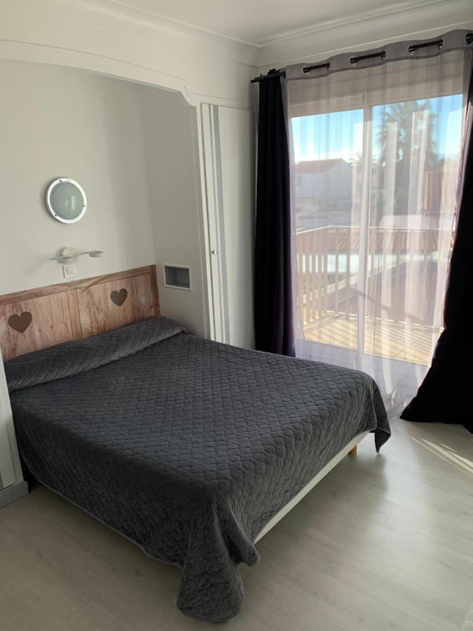 Hotel Le Canetois 外观 照片