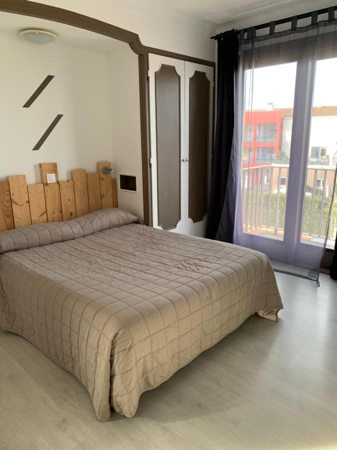 Hotel Le Canetois 外观 照片