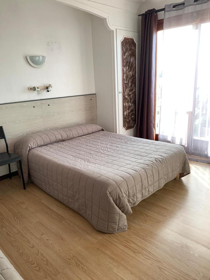 Hotel Le Canetois 外观 照片