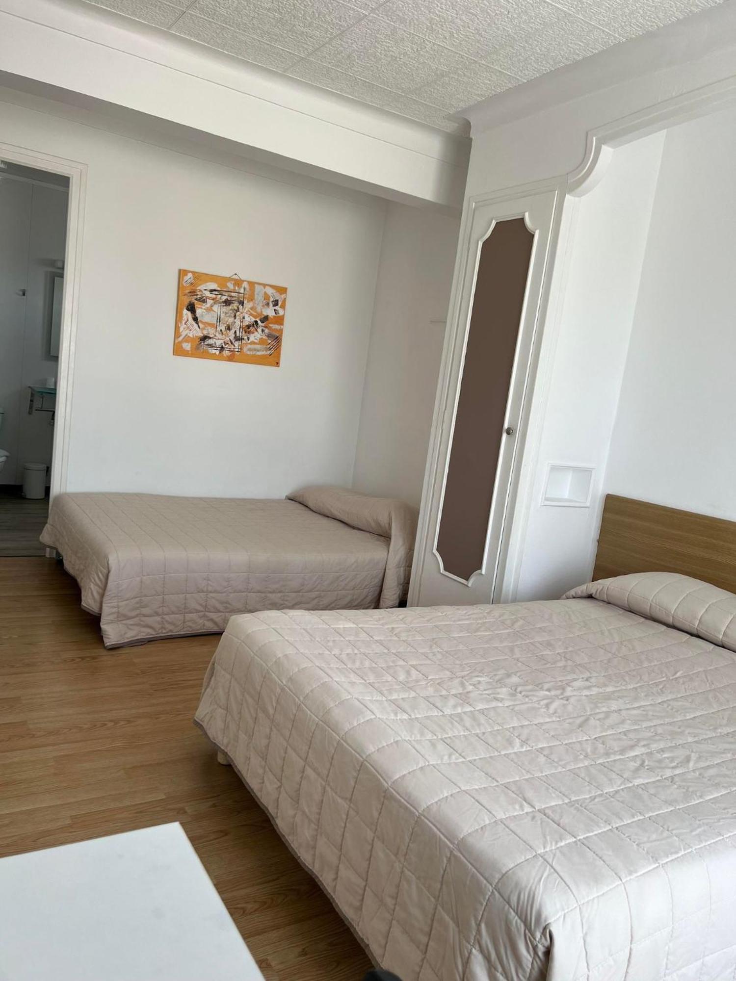 Hotel Le Canetois 外观 照片