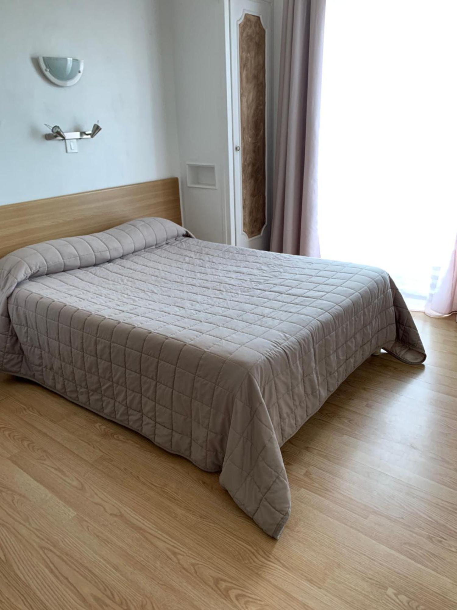 Hotel Le Canetois 外观 照片